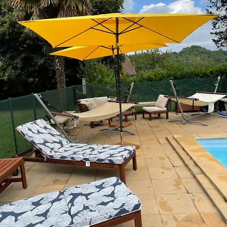 L'oree Des Roses, De Avec Jardin Et Piscine Holiday home *