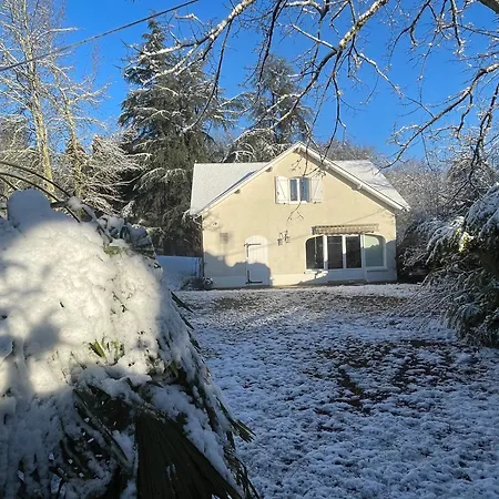 L'oree Des Roses, De Avec Jardin Et Piscine Holiday home *